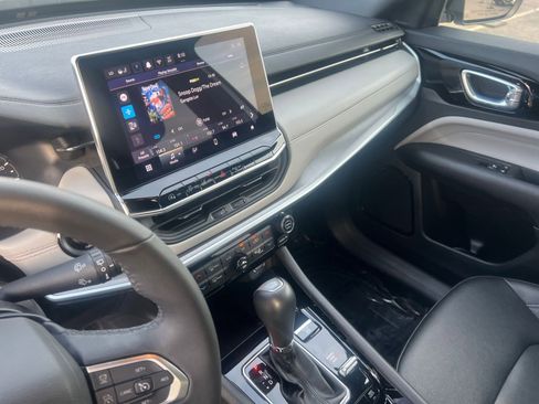 Used 2025 Jeep Compass Limited image 20