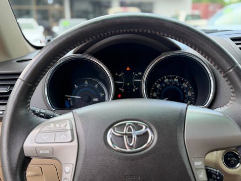 Used 2010 Toyota Highlander Limited AWD/4WD image 15