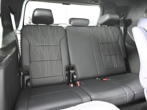 Used 2025 Buick Enclave Avenir w/ Super Cruise Package AWD/4WD image 16