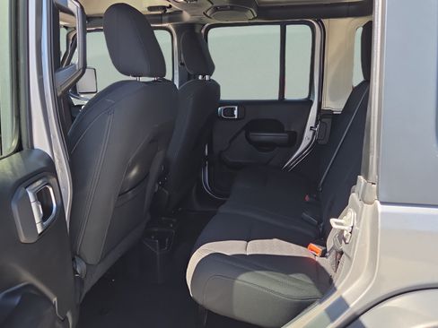Used 2018 Jeep Wrangler Unlimited Sport S AWD/4WD image 11
