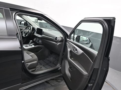 Used 2025 Chevrolet Blazer LT FWD image 13