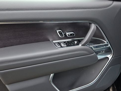 New 2025 Land Rover Range Rover SE image 10