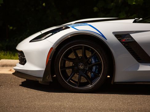 Used 2018 Chevrolet Corvette Z06 w/ Carbon 65 Edition RWD image 9
