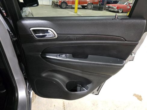 Used 2017 Jeep Grand Cherokee Altitude image 32