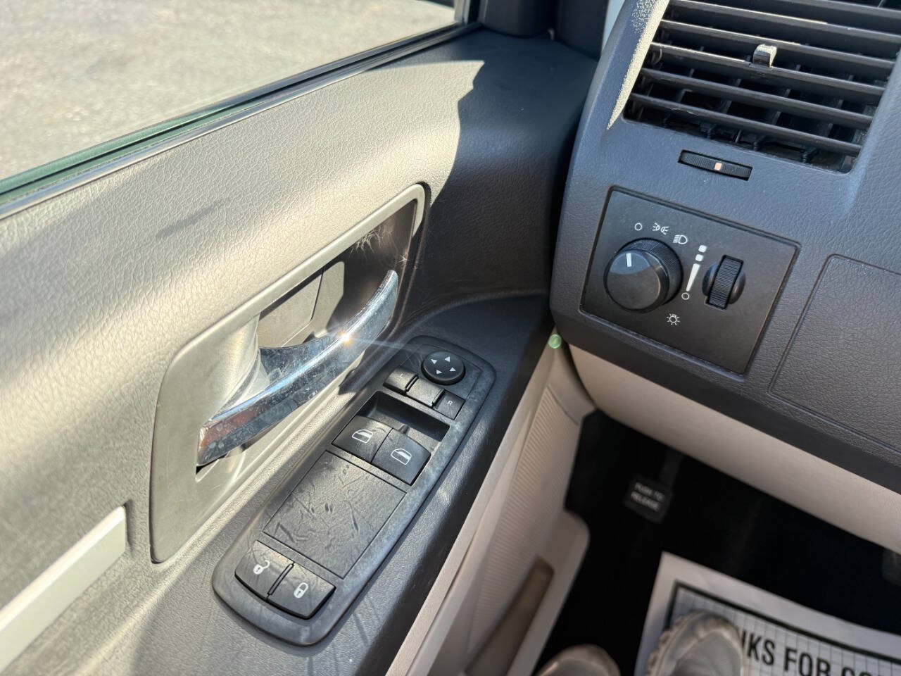 Used 2010 Dodge Grand Caravan SE FWD image 19