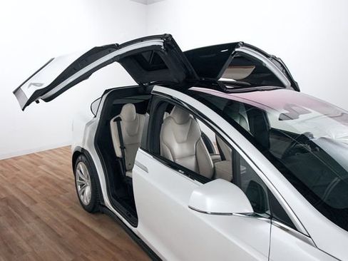 Used 2020 Tesla Model X Long Range AWD/4WD image 7