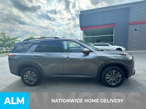 Used 2025 Nissan Pathfinder SV FWD image 4