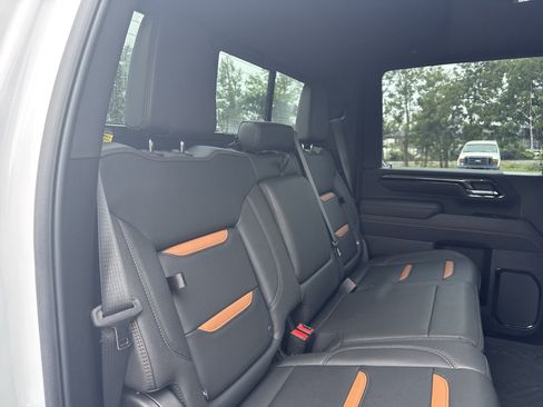 Used 2025 GMC Sierra 2500 AT4 w/ AT4 Premium Plus Package AWD/4WD image 31