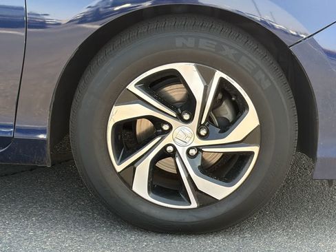 Used 2017 Honda Accord LX image 5
