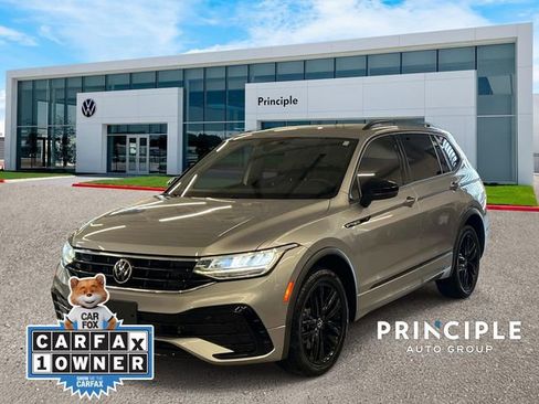 Used 2022 Volkswagen Tiguan SE R-Line FWD image 1