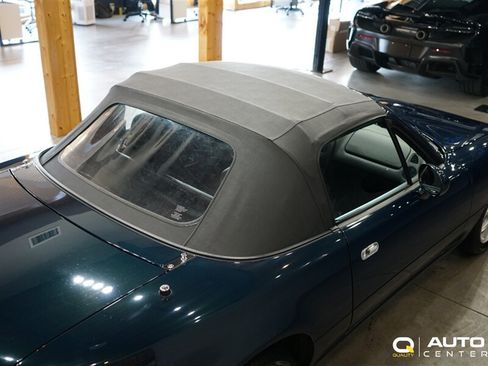 Used 1996 MAZDA MX-5 Miata RWD image 3