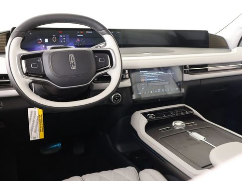 New 2026 Lincoln Navigator Black Label AWD/4WD image 2