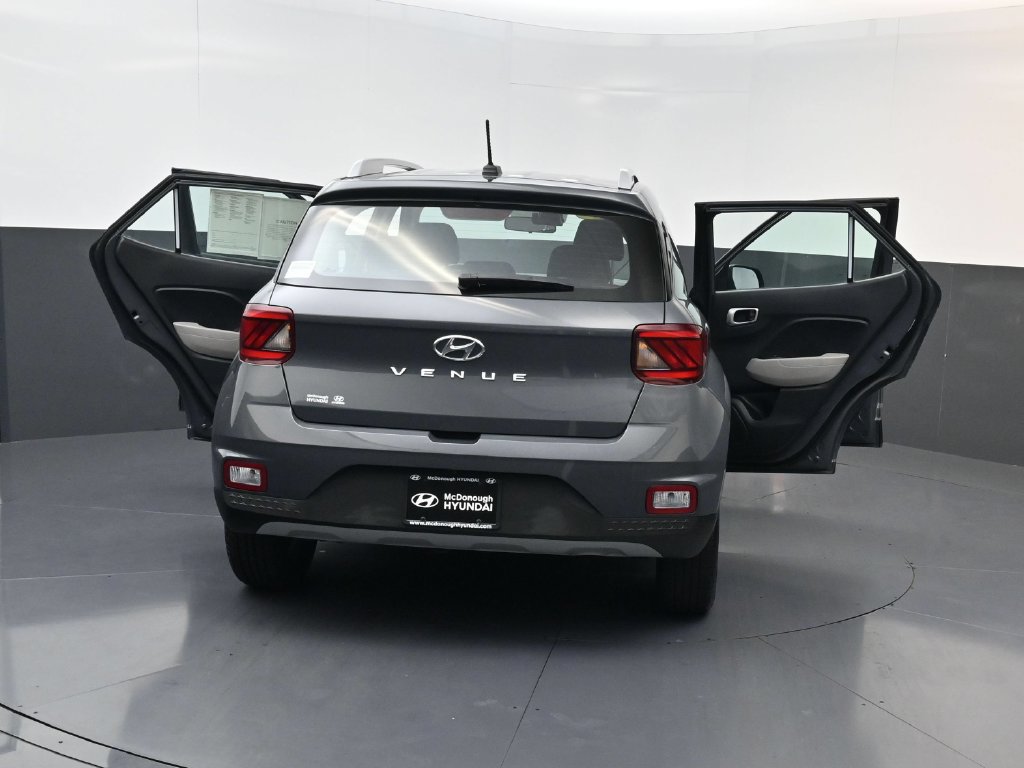 Certified 2025 Hyundai Venue SEL FWD image 31