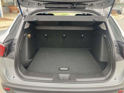 New 2026 Chevrolet Trax LT w/ Sunroof Package FWD image 11