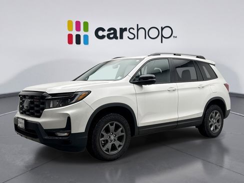 Used 2025 Honda Passport TrailSport image 1