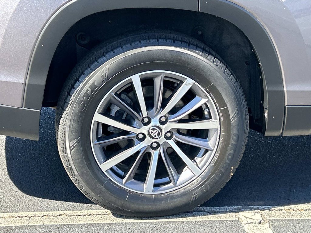 Used 2019 Toyota Highlander XLE FWD image 8