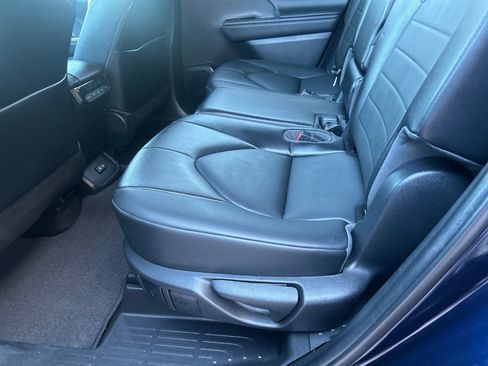 Used 2022 Toyota Highlander XLE image 8