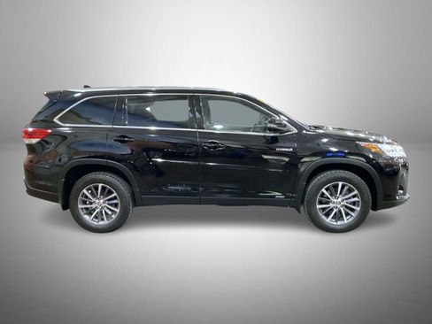 Used 2019 Toyota Highlander XLE w/ Protection Package #3 image 4