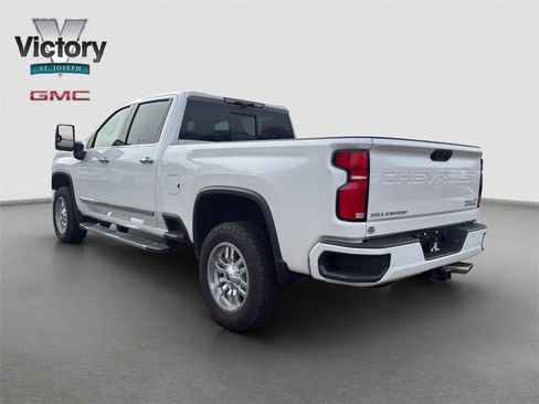 Used 2024 Chevrolet Silverado 3500 High Country w/ Technology Package image 11
