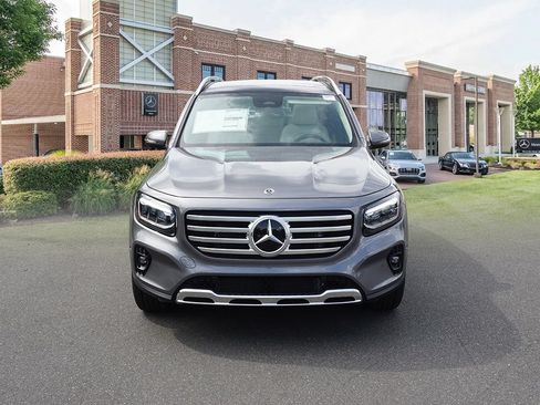 Used 2025 Mercedes-Benz GLB 250 image 3