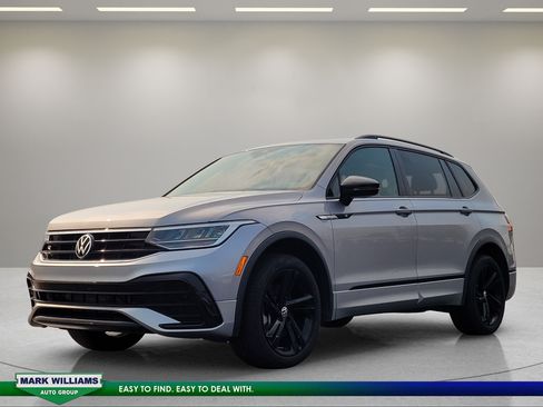 Used 2023 Volkswagen Tiguan SE R-Line AWD/4WD image 8