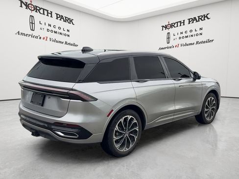 Used 2024 Lincoln Nautilus Reserve AWD/4WD image 5