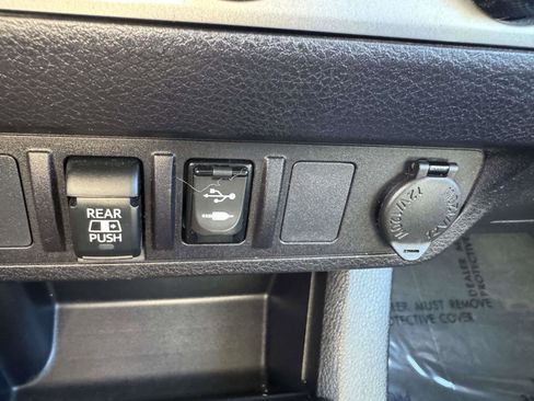 Used 2019 Toyota Tacoma SR5 image 34