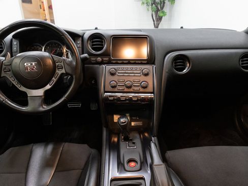 Used 2013 Nissan GT-R Premium image 8