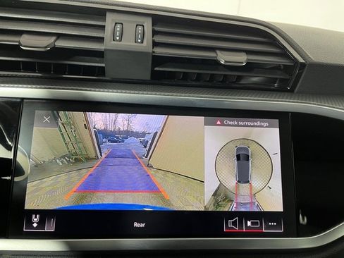 Used 2020 Audi Q3 2.0T Prestige w/ Prestige Package image 18