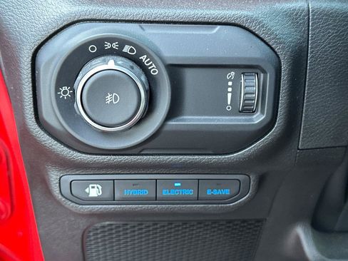 Used 2023 Jeep Wrangler Unlimited Rubicon 4xe image 31