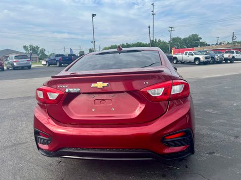 Used 2017 Chevrolet Cruze LT w/ Sun And Sound Package FWD image 6