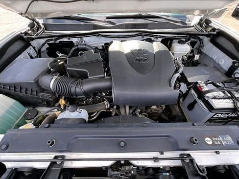 Used 2016 Toyota Tacoma TRD Off-Road w/ Towing Package image 20