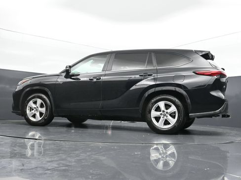 Used 2023 Toyota Highlander L FWD image 37