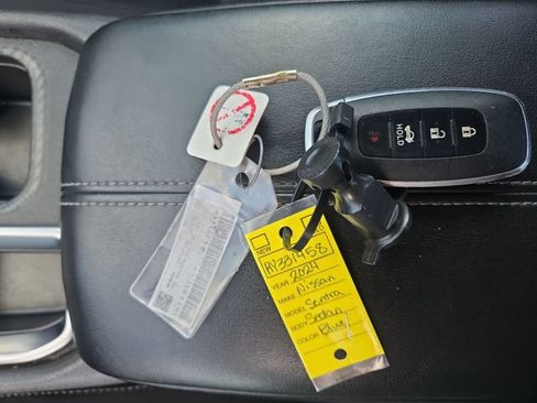 Used 2024 Nissan Sentra SV FWD image 34