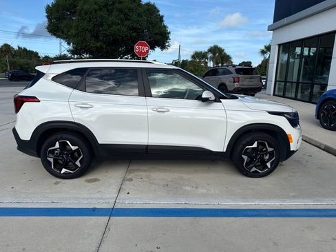 Certified 2025 Kia Seltos EX w/ EX Sunroof Package AWD/4WD image 7