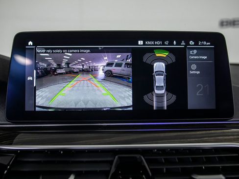 Used 2021 BMW 530e w/ M Sport Package image 29