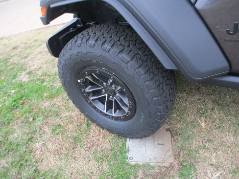 New 2025 Jeep Wrangler Willys image 18