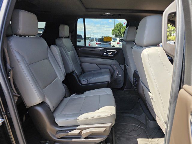 Used 2021 Chevrolet Suburban Z71 w/ Z71 Signature Package AWD/4WD image 31