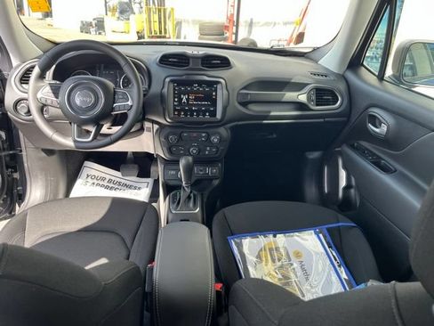 Used 2023 Jeep Renegade Latitude AWD/4WD image 25