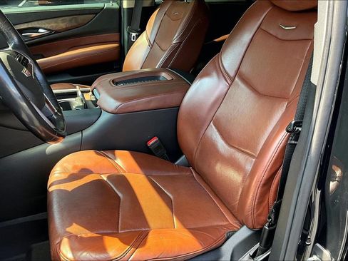 Used 2020 Cadillac Escalade Luxury AWD/4WD image 21