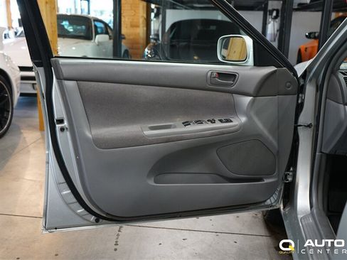 Used 2003 Toyota Camry LE FWD image 10