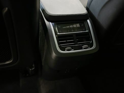Used 2024 Volvo XC90 B5 Core w/ Climate Package image 29