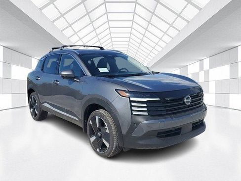 New 2025 Nissan Kicks SR image 3