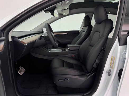 Used 2024 Tesla Model Y Performance image 5