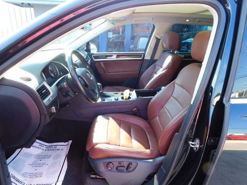 Used 2016 Volkswagen Touareg Sport image 23