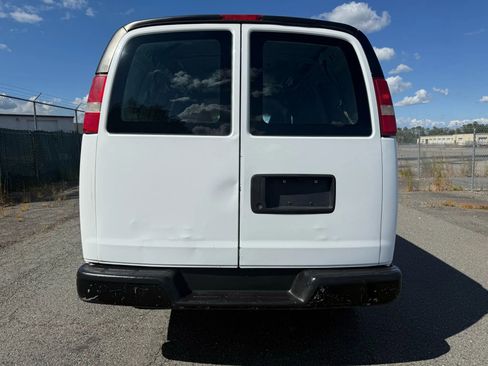 Used 2016 Chevrolet Express 2500 image 7