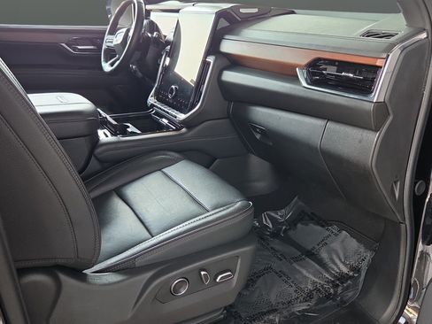 Used 2025 GMC Yukon Denali AWD/4WD image 27