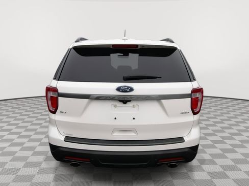 Used 2018 Ford Explorer XLT w/ Equipment Group 202A image 6