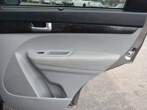 Used 2014 Kia Sorento LX image 37