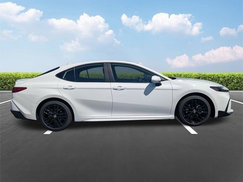 New 2026 Toyota Camry SE FWD image 3